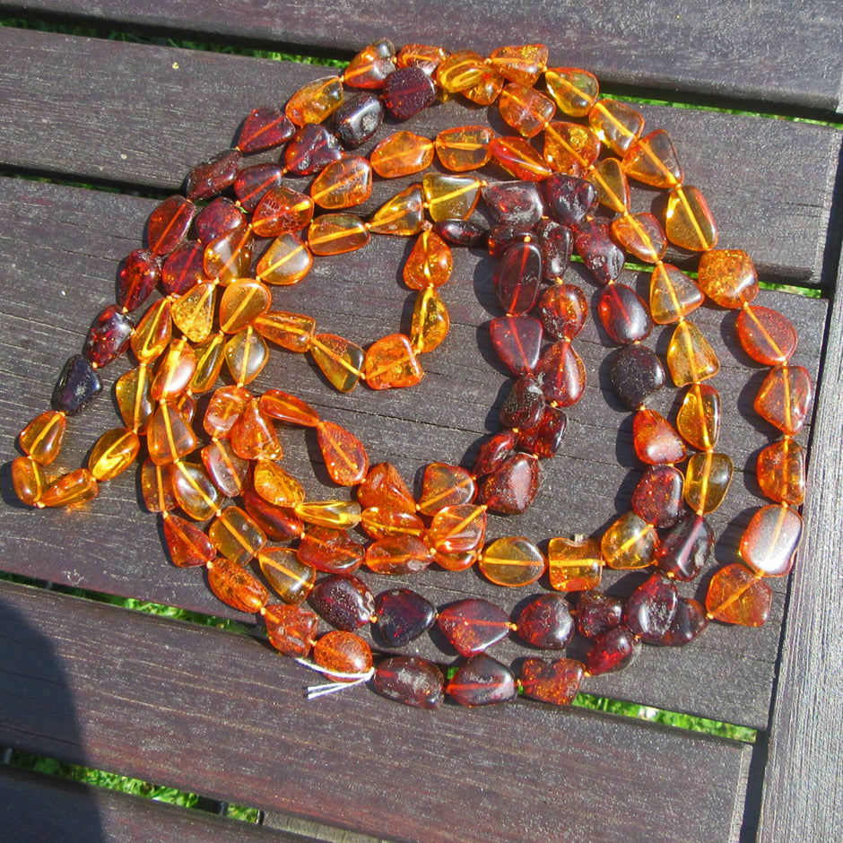 Sehr lange, schicke Kette aus3 verschiedenfarbigen Bernsteinen