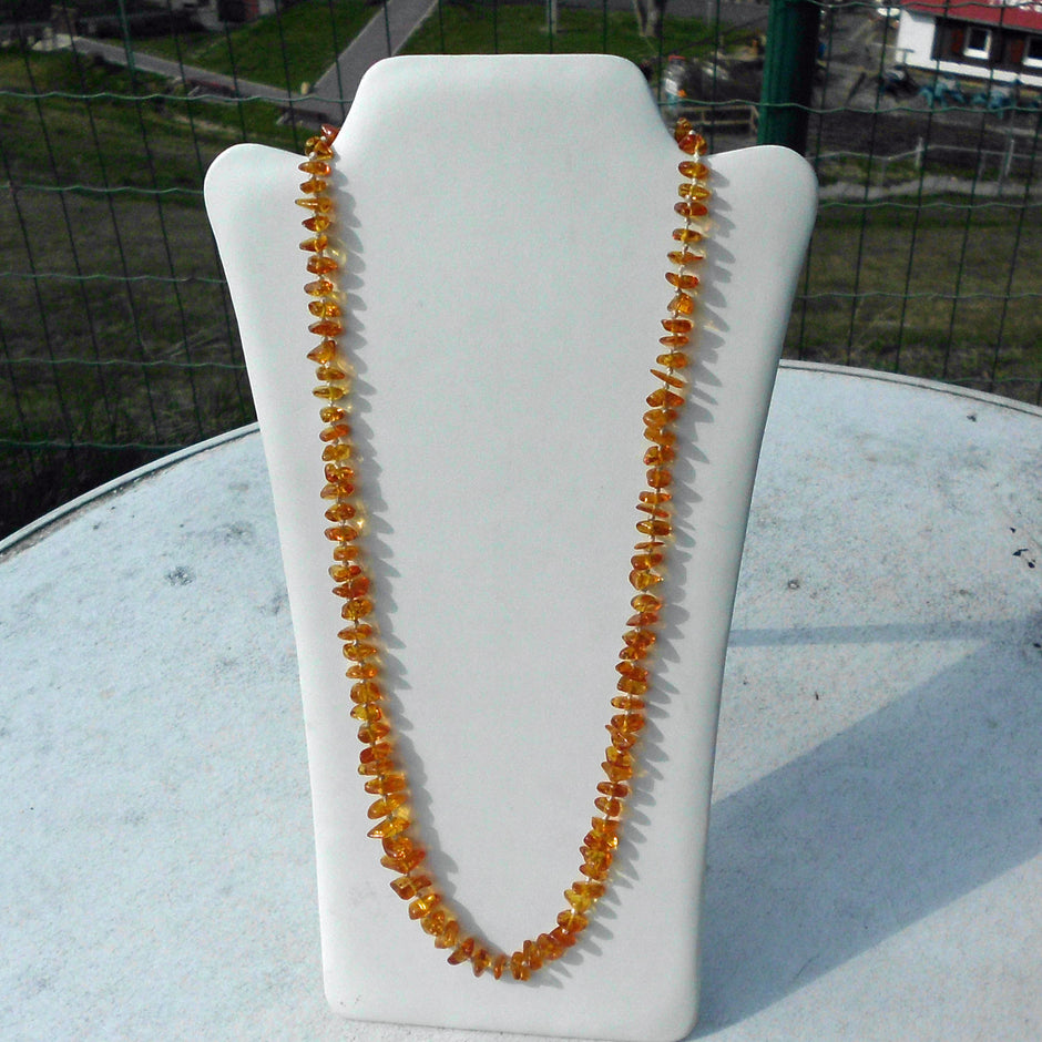 Lange Kette aus kognacfarbenem Bernstein, 120 cm