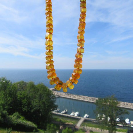 Fascettierte Bernsteinscheibchen-Kette, Unikat von Rügen