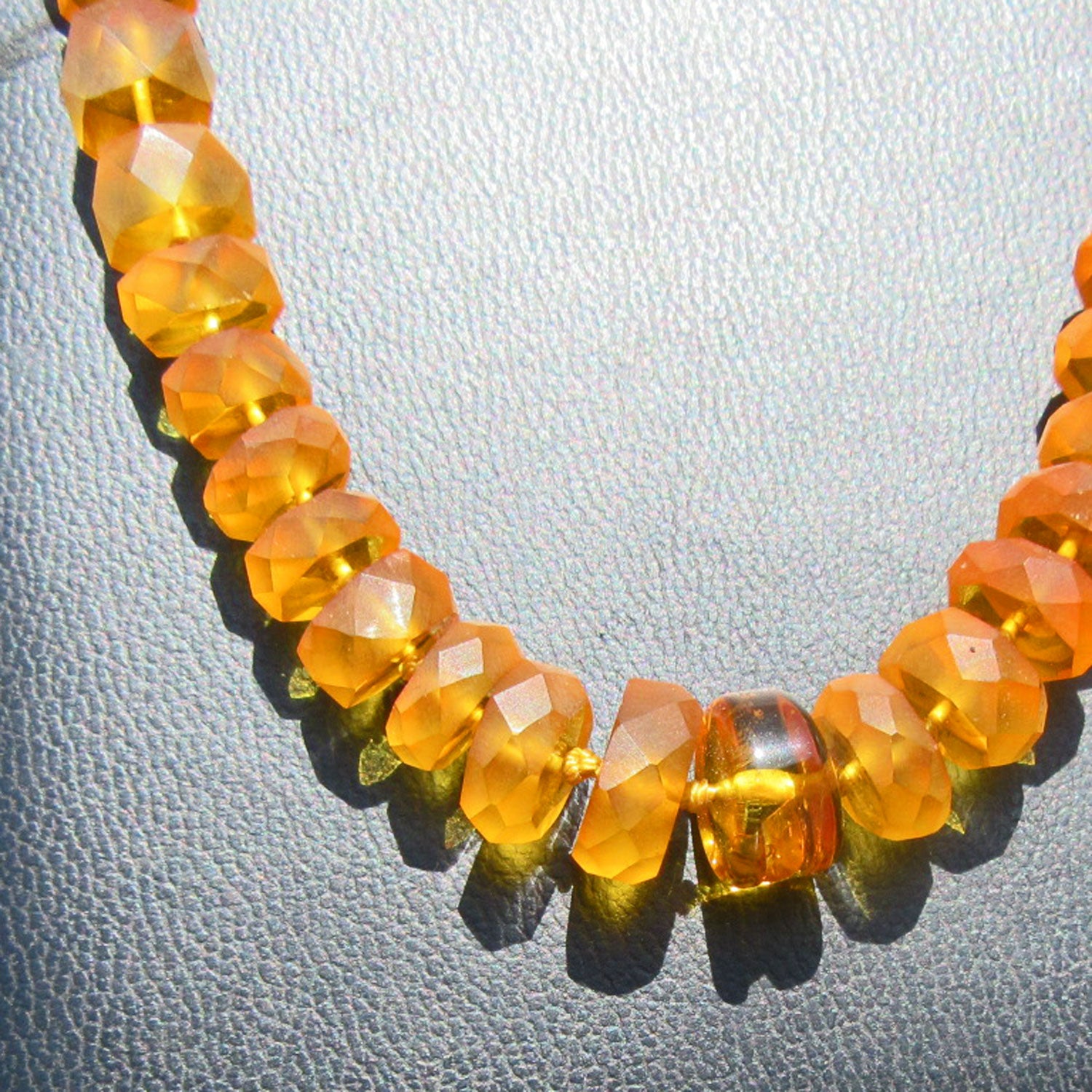 Fascettierte Bernsteinscheibchen-Kette, Unikat von Rügen