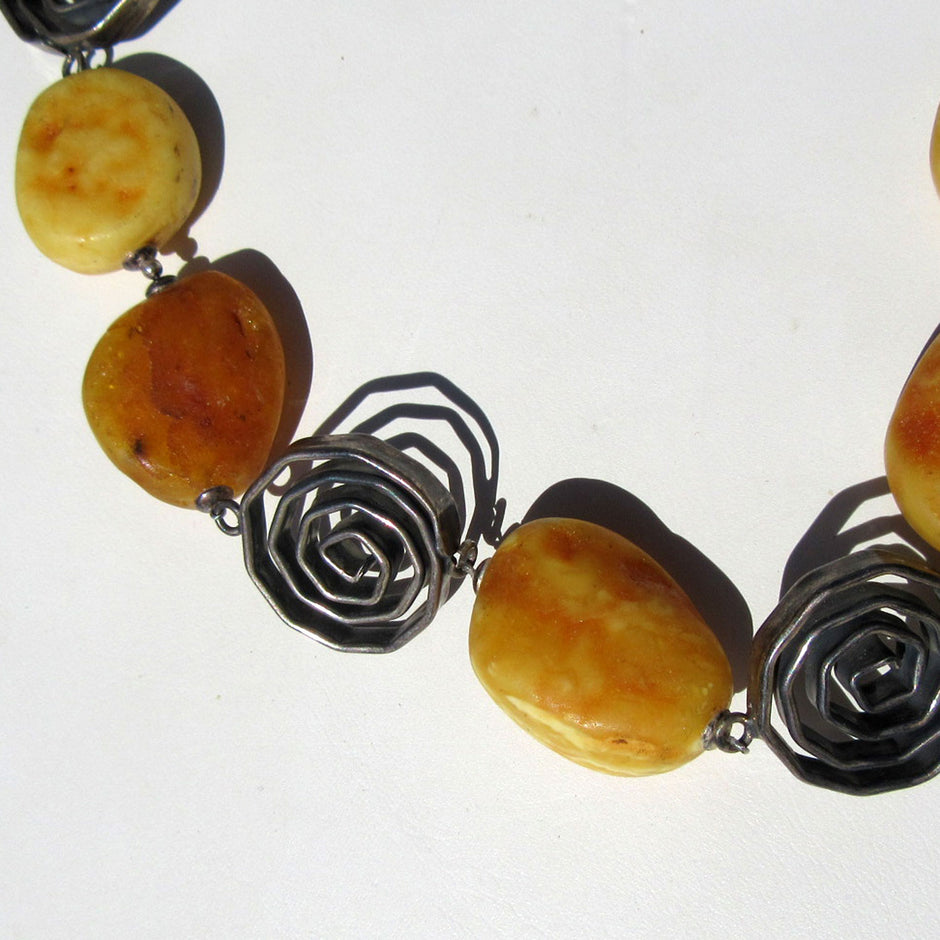 Designerstück - Bernsteinkette mit Silberspiralen