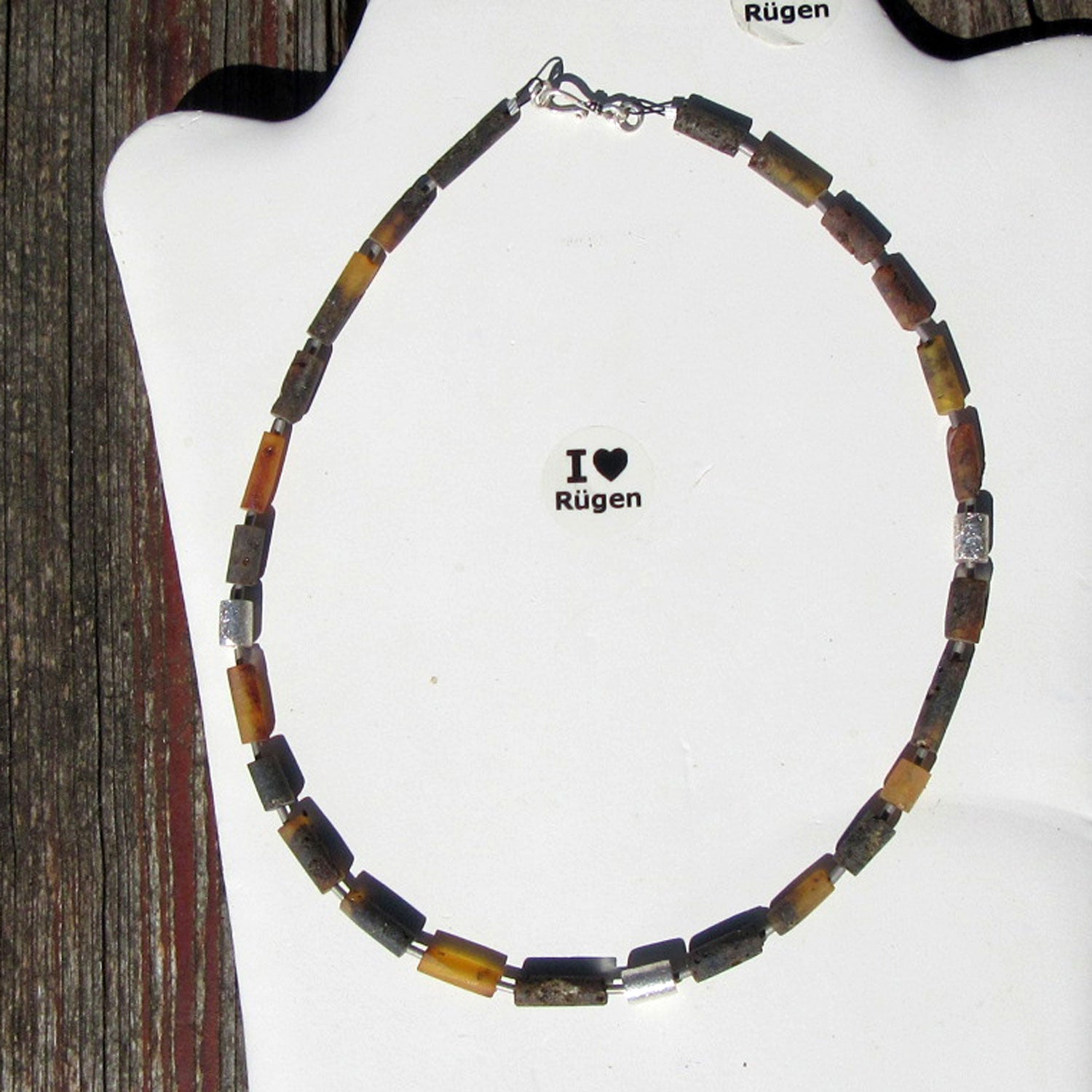 Edle Kette aus Bernstein und gebürstetem Silber