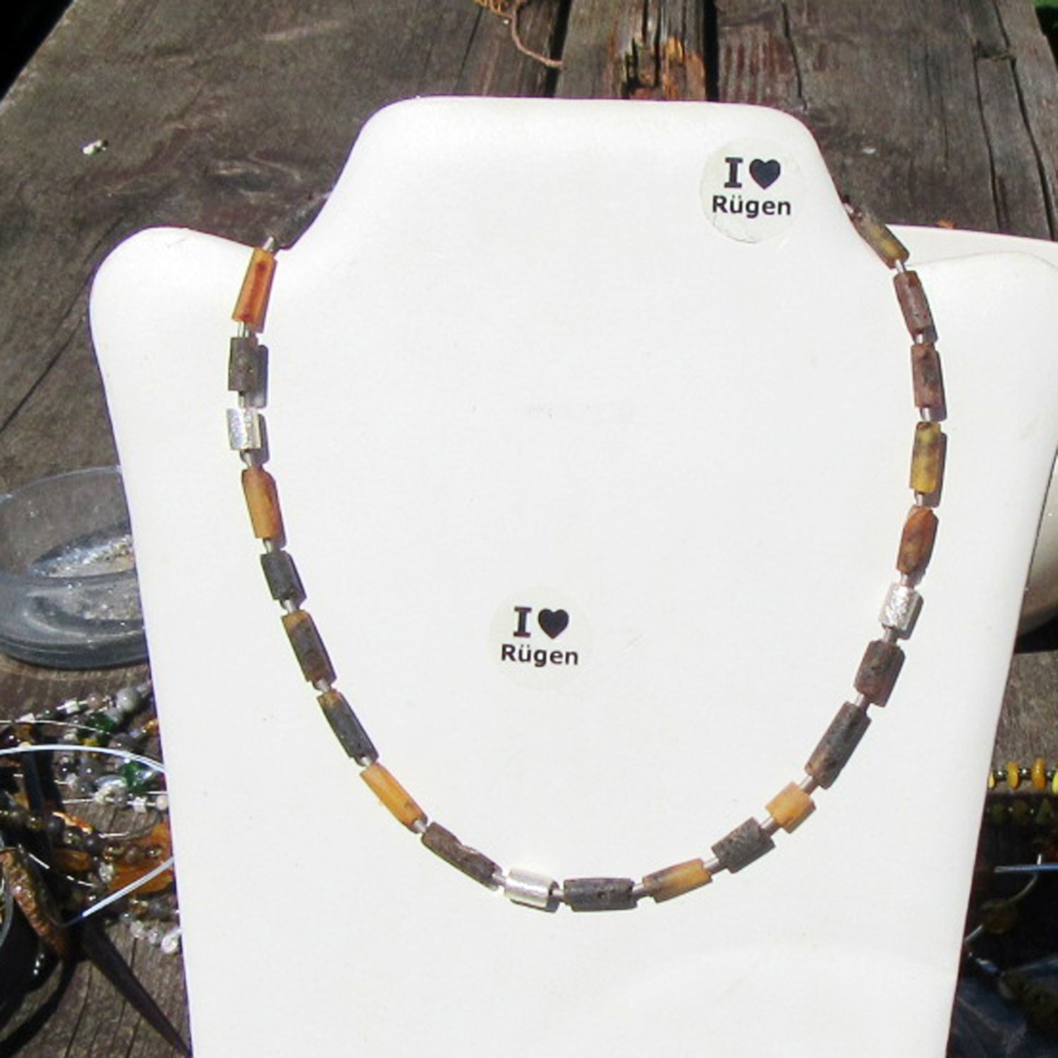 Edle Kette aus Bernstein und gebürstetem Silber