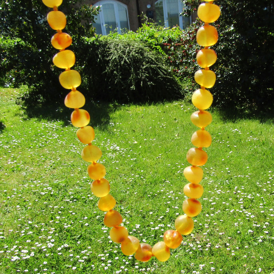 Einzelstück: Kette aus unpoliertem butterscotch Bernstein