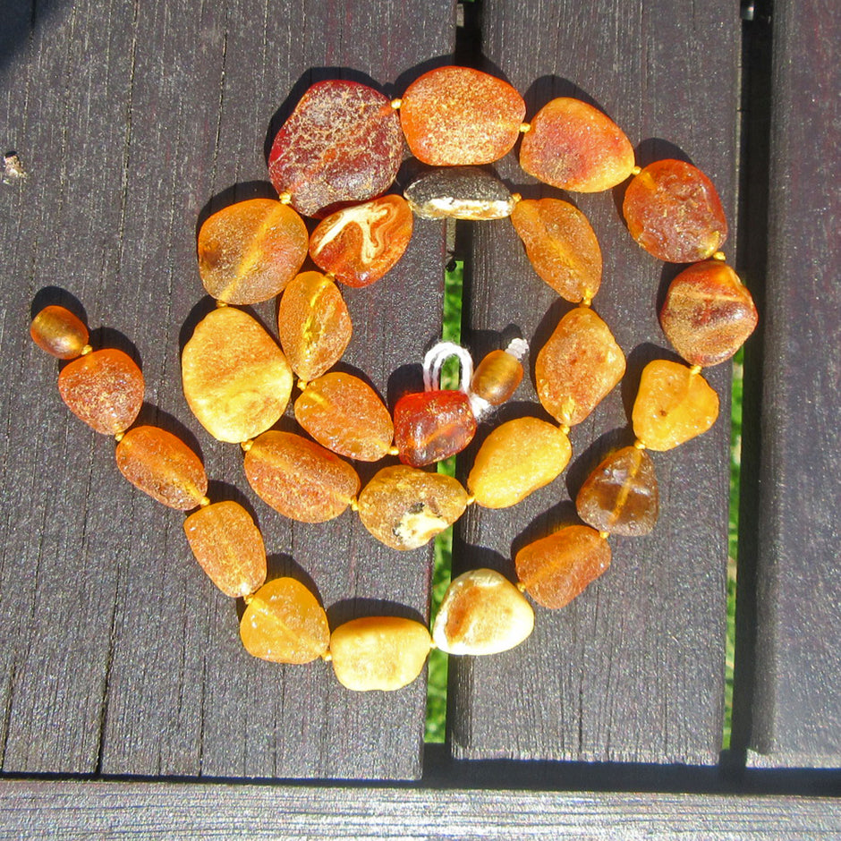 Kette aus unpolierten flachen Bernsteinen von Rügen