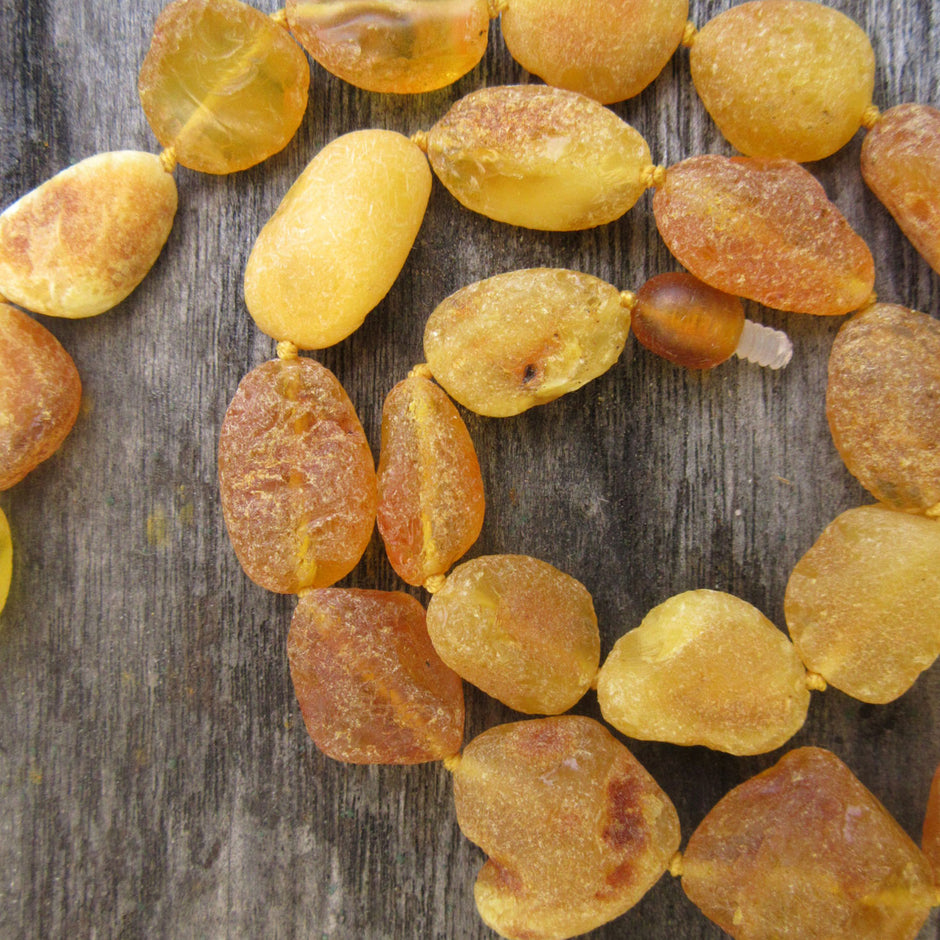 Einzelstück: Vielfarbige Bernsteinkette, unpoliert, 44 cm