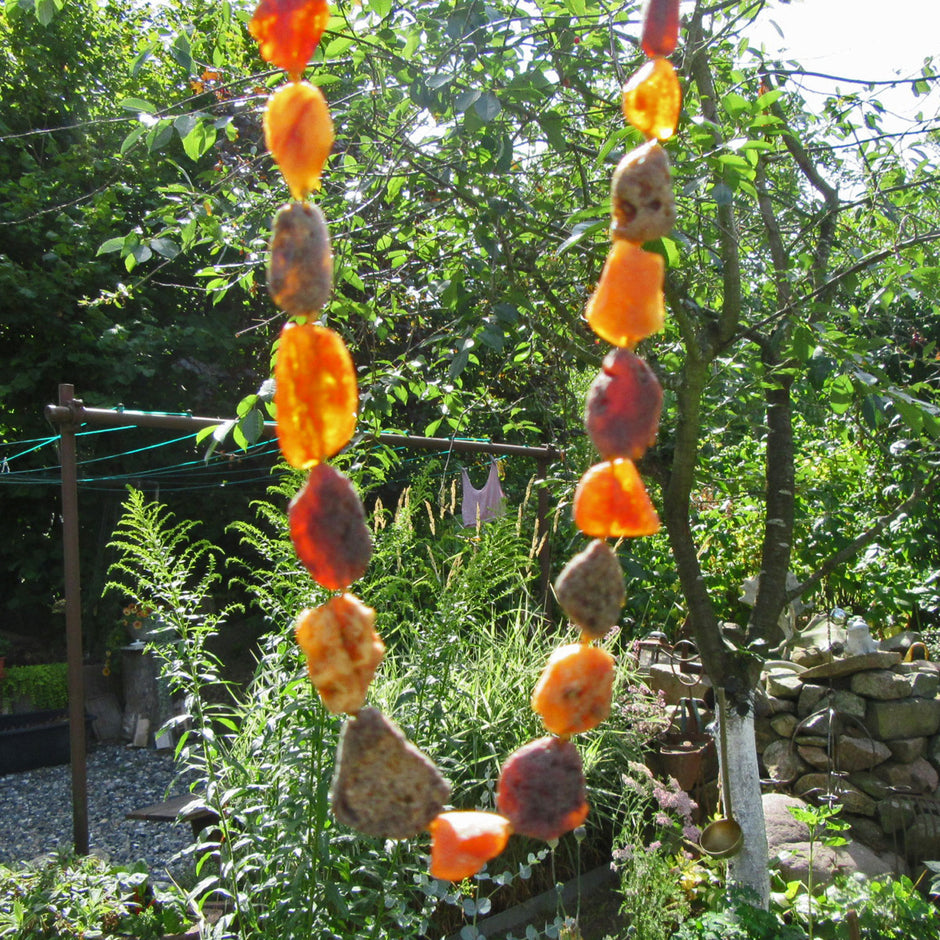 Einzigartige Kette aus unpolierten, bunten Strandbernsteinen