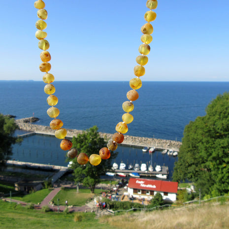 Bernsteinkette von Rügen, unregelmäßige Perlen, unpoliert