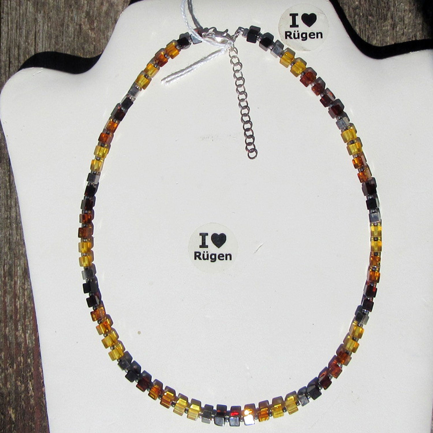 Elegantes Collier aus Bernstein und Silberwürfeln