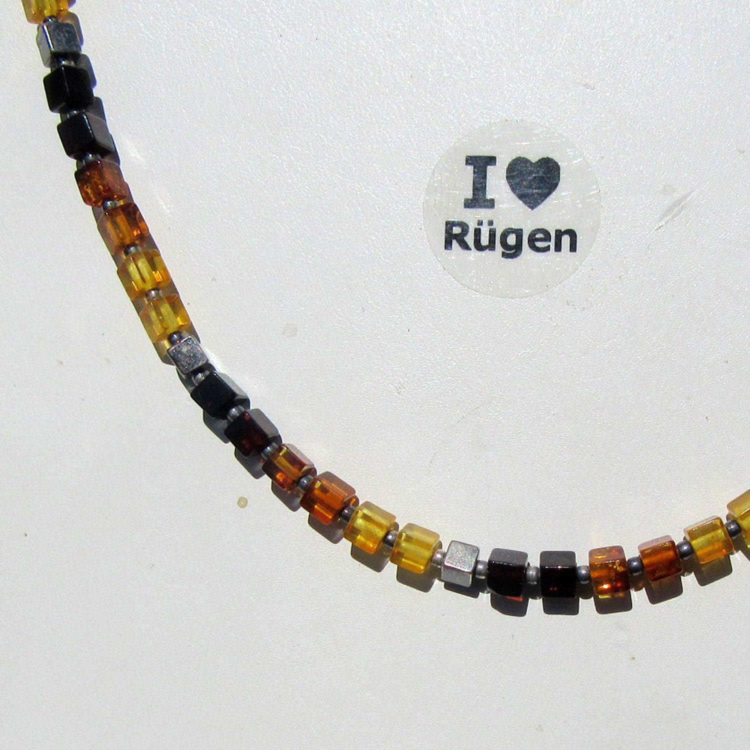 Elegantes Collier aus Bernstein und Silberwürfeln