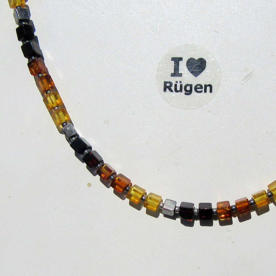 Elegantes Collier aus Bernstein und Silberwürfeln