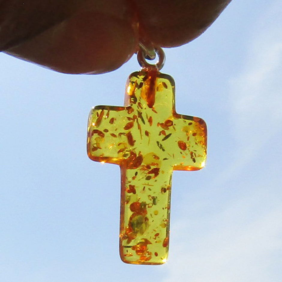 Klares Bernsteinkreuz mit Einschlüssen, Silberöse