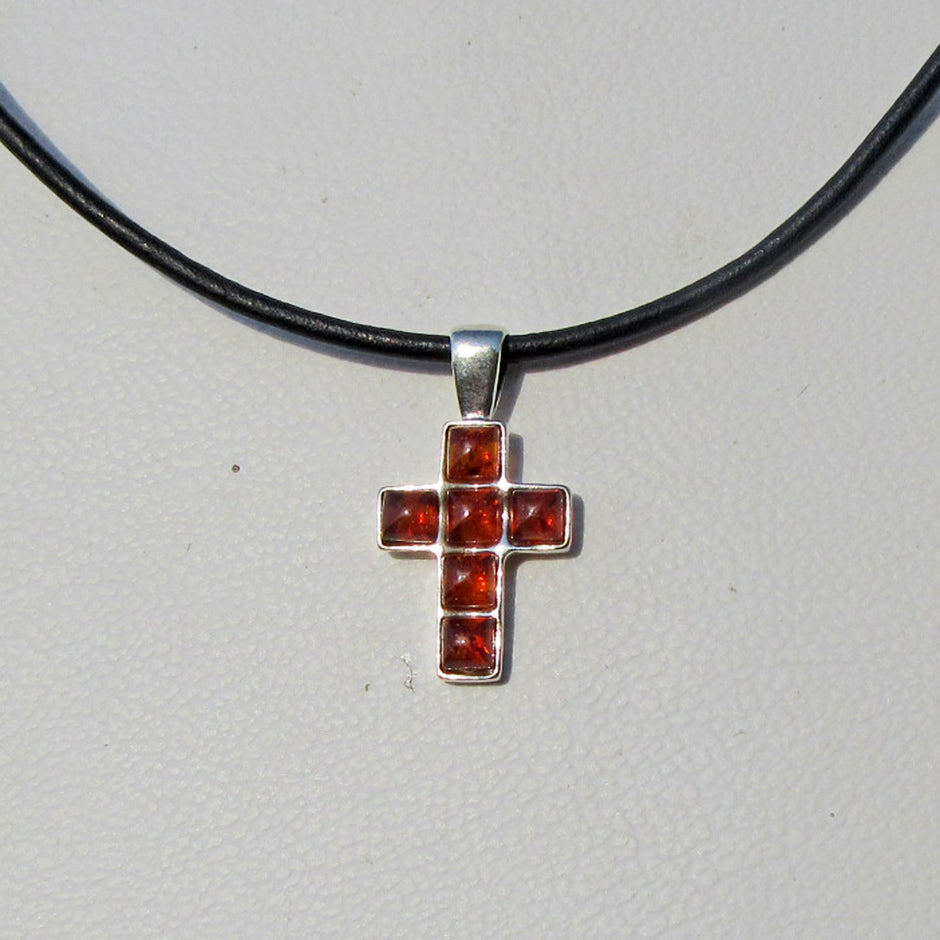 Einzigartiger Kreuzanhänger aus Bernstein und Silber