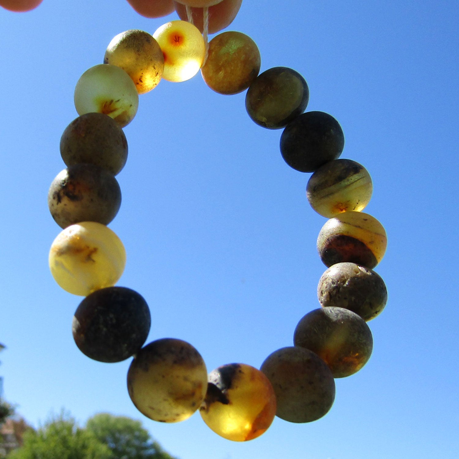 Einzigartiges Bernsteinarmband aus unpolierten Moorbernstein