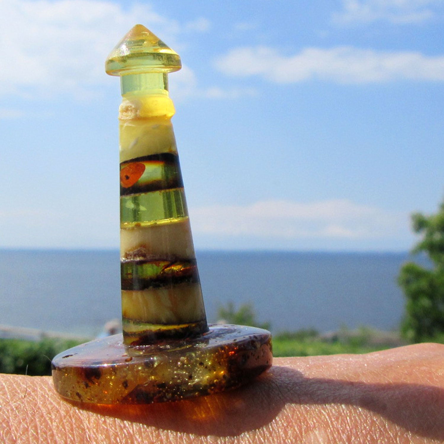 Bunter Bernstein-Leuchtturm mehrfarbig