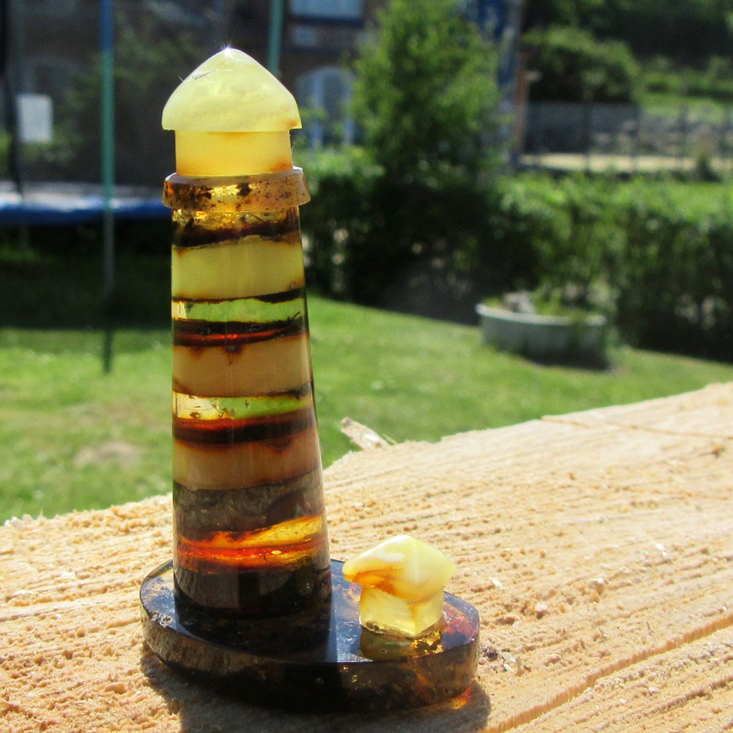 Bernstein-Leuchtturm mit Wärterhaus