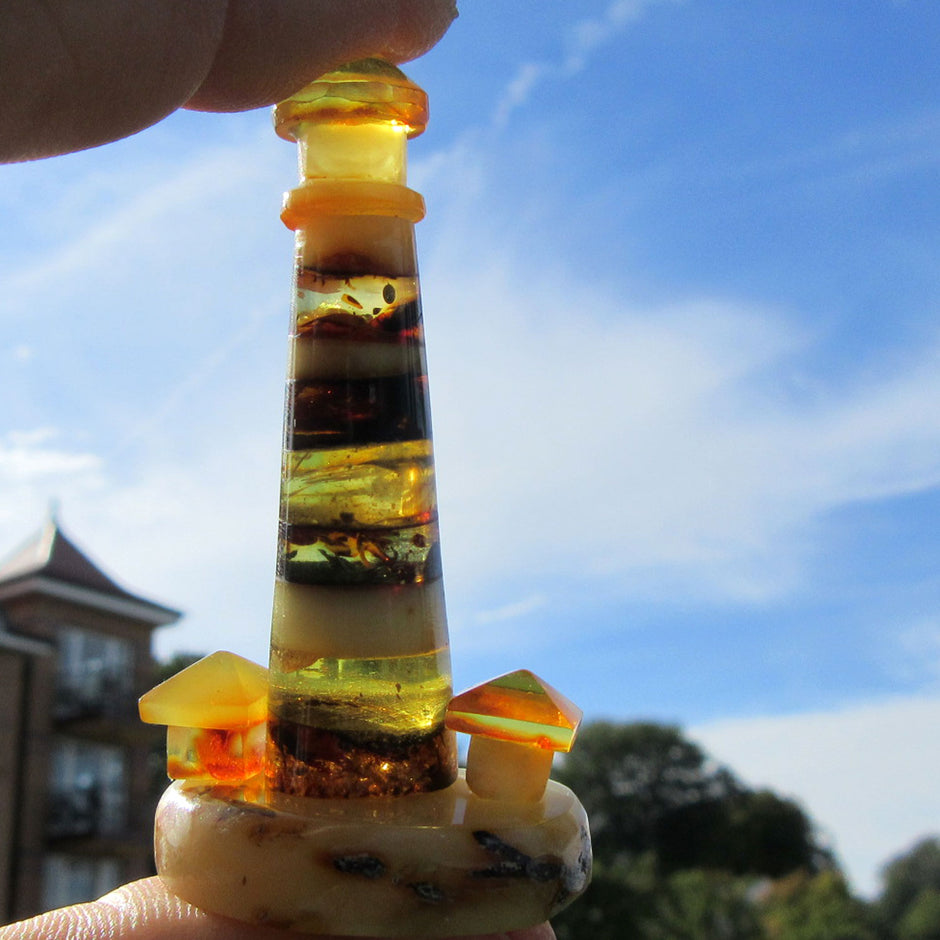 Bernstein-Leuchtturmensemble mit zwei Häusern