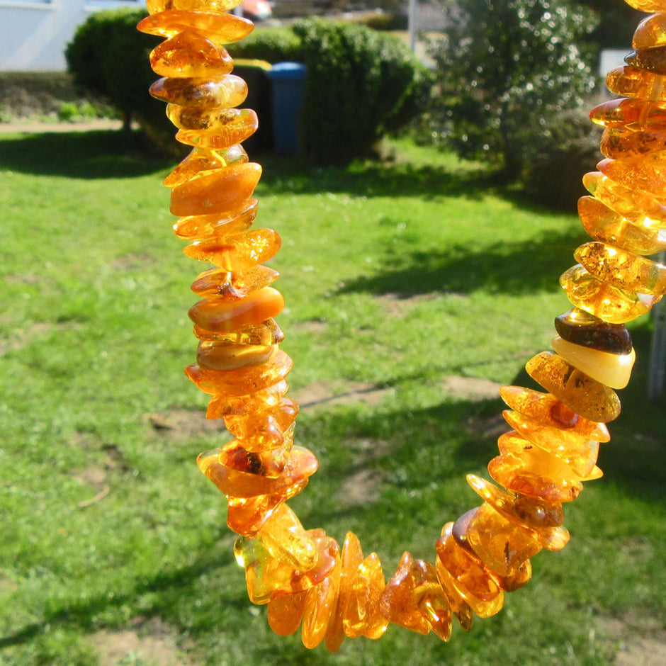 Einzigartige Bernsteinkette mit polierten Steinen