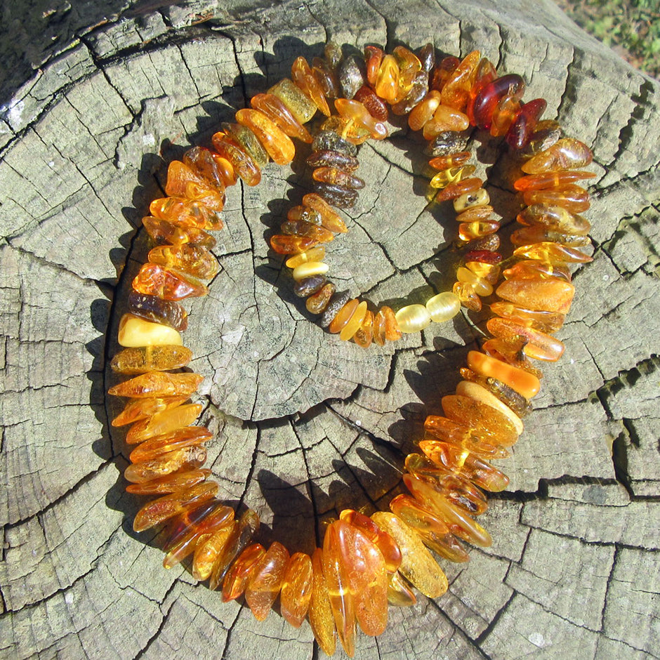Einzigartige Bernsteinkette mit polierten Steinen