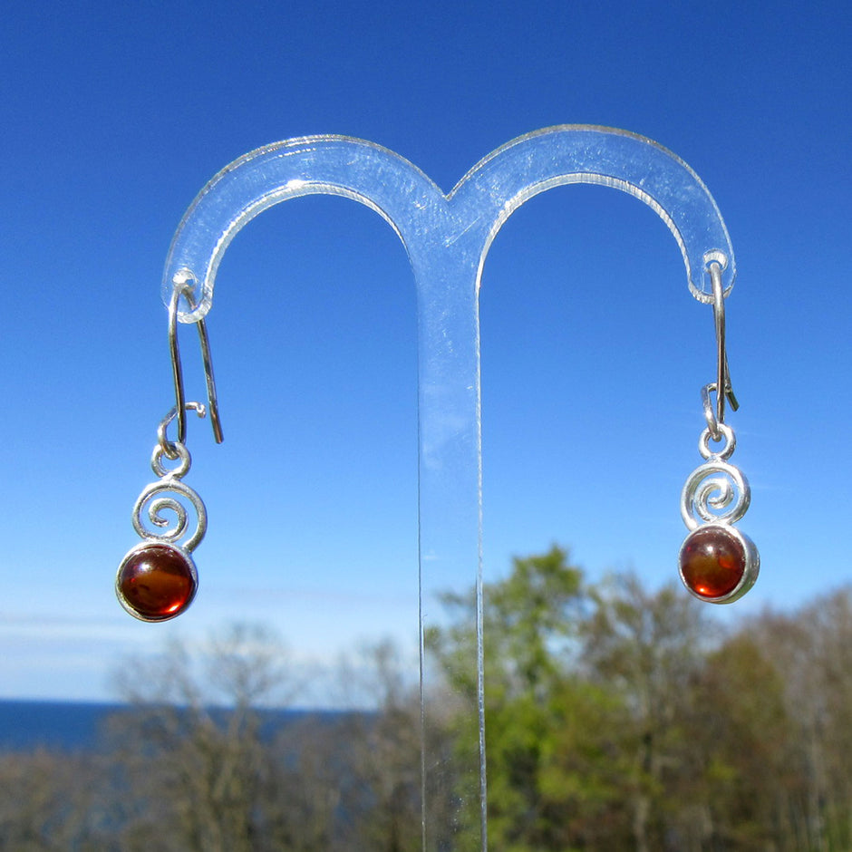 Einzigartige Ohrhänger aus Bernstein in Silber gefasst