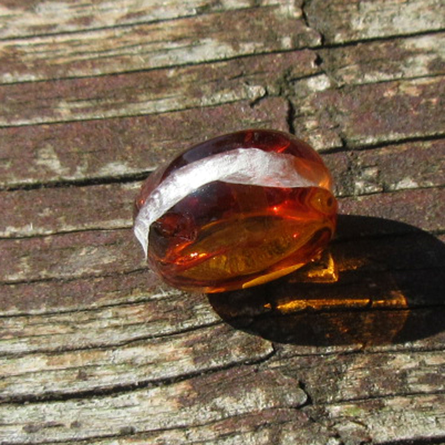 Kognacfarbener Bernsteinplug für das Ohr, Unikat