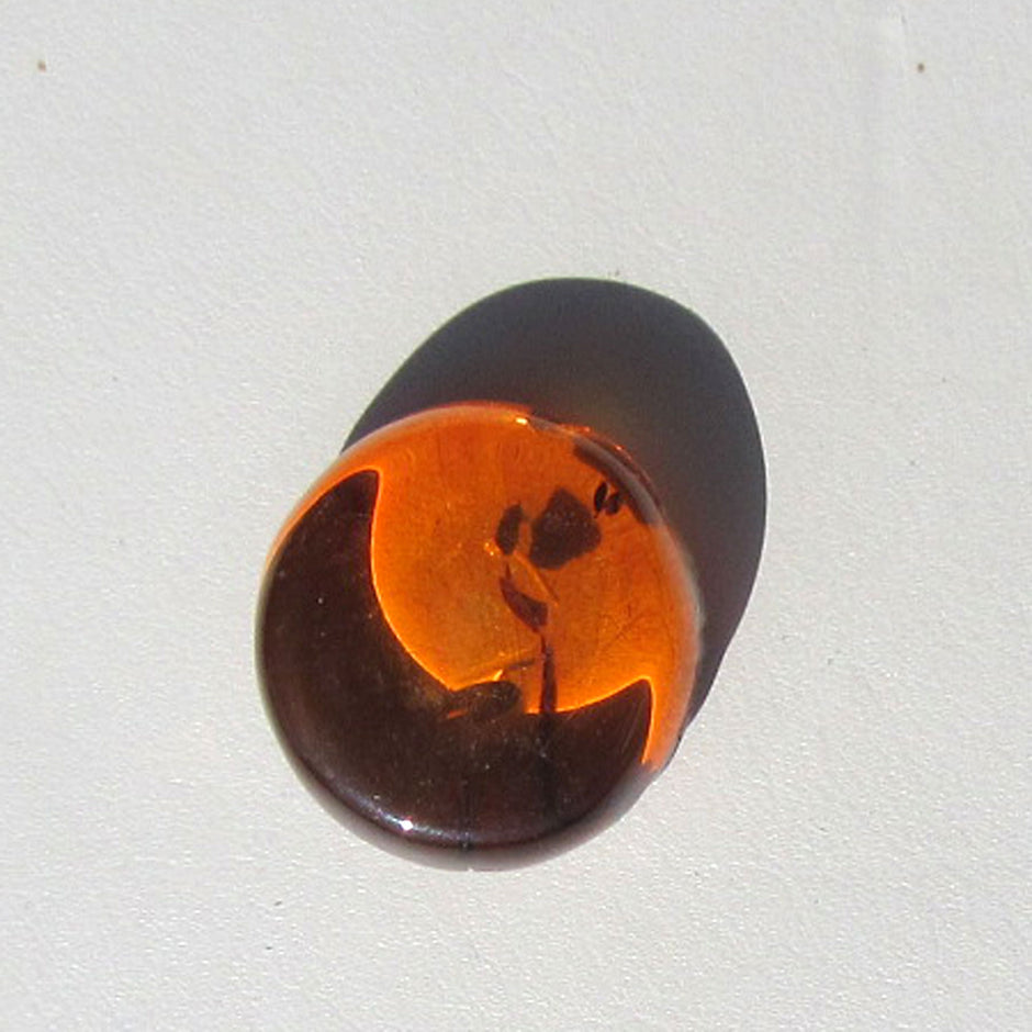 Kognacfarbener Bernsteinplug für das Ohr, Unikat