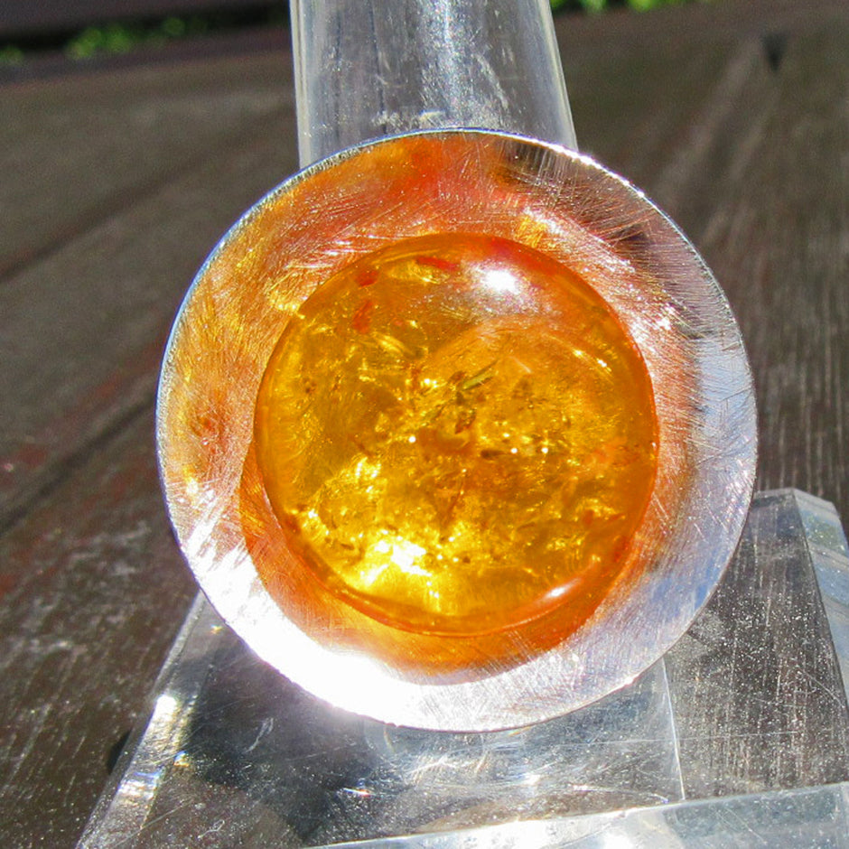 Bernsteinring in gebürstetem Silber, Unikat von Rügen