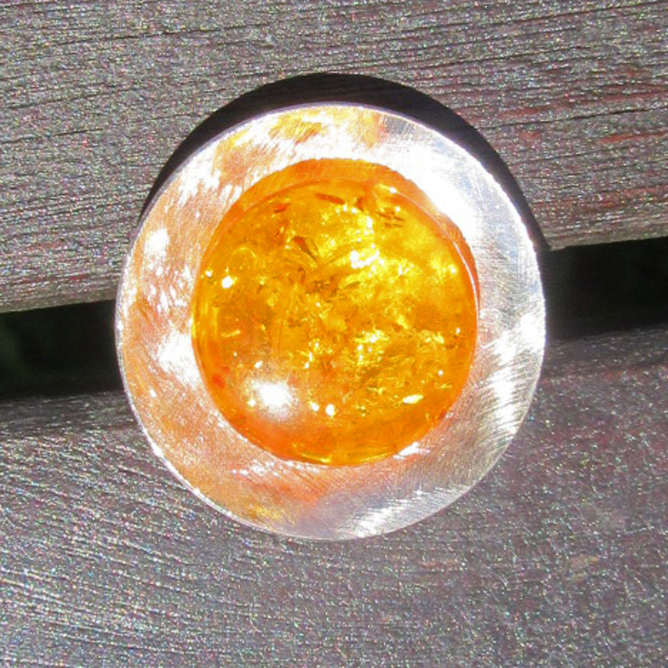 Bernsteinring in gebürstetem Silber, Unikat von Rügen