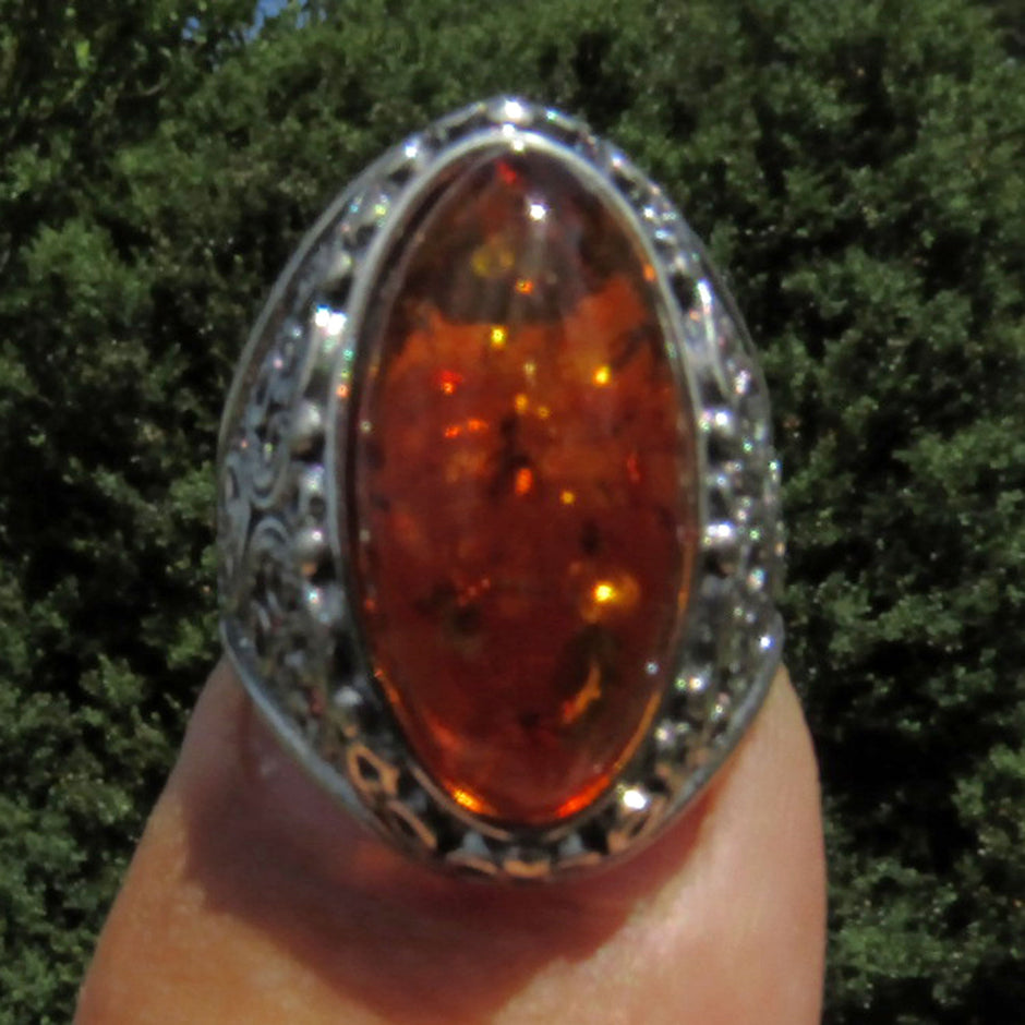 Ziselierter Silberring mit kognacfarbenem Bernstein, Unikat