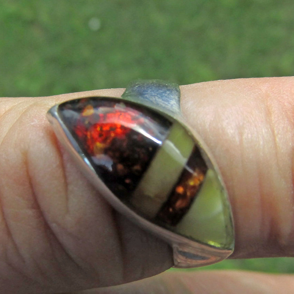 Einzigartiger Fingerring mit Bernstein-Intarsien