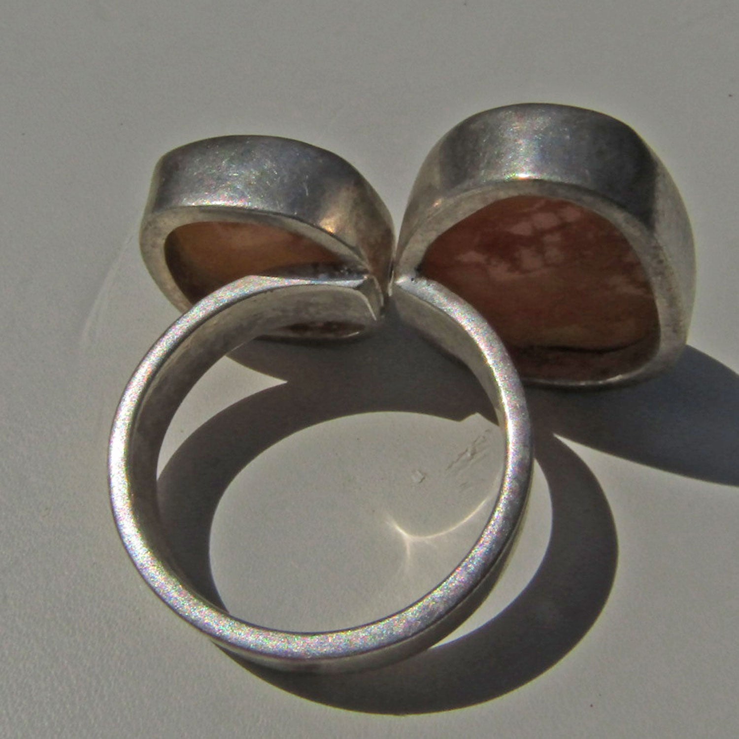 Polierter Butterscotch-Bernsteinring in Silber gefasst