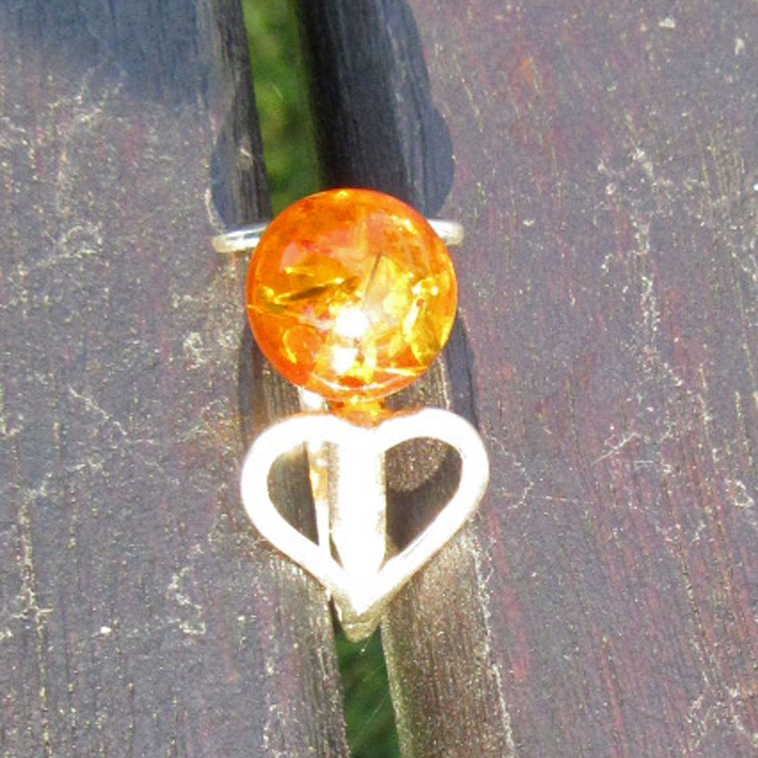 Edler Herzring aus 925 Silber mit Bernsteinperle