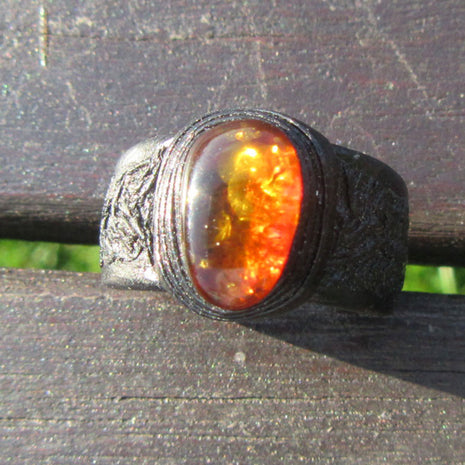 Flexibler Fingerring aus Bernstein und Leder, Unikat