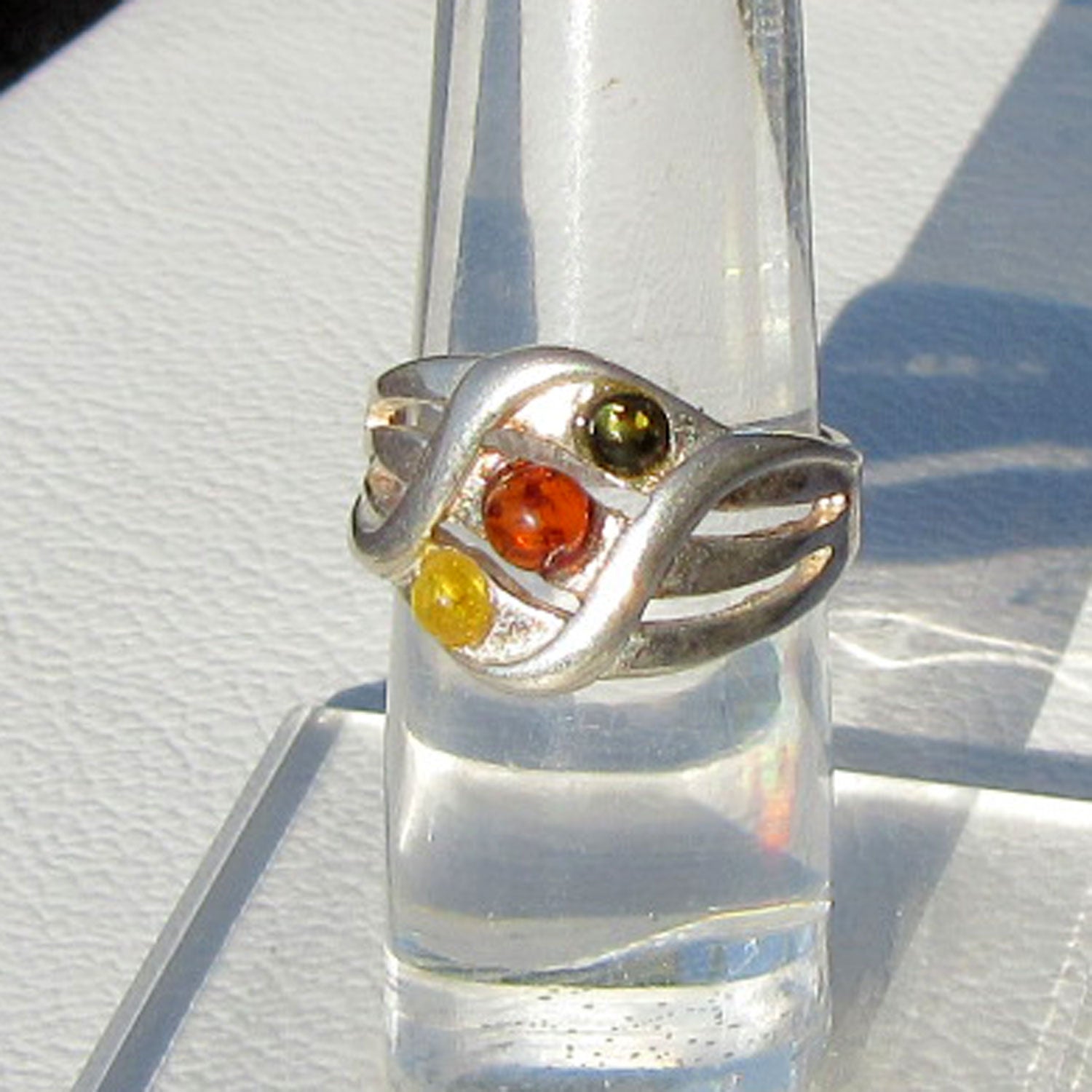 Edler Fingerring aus 3 verschiedenen Bernsteinen