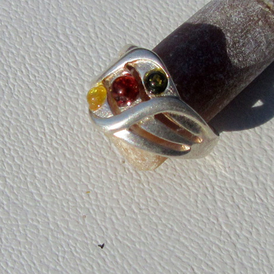 Edler Fingerring aus 3 verschiedenen Bernsteinen