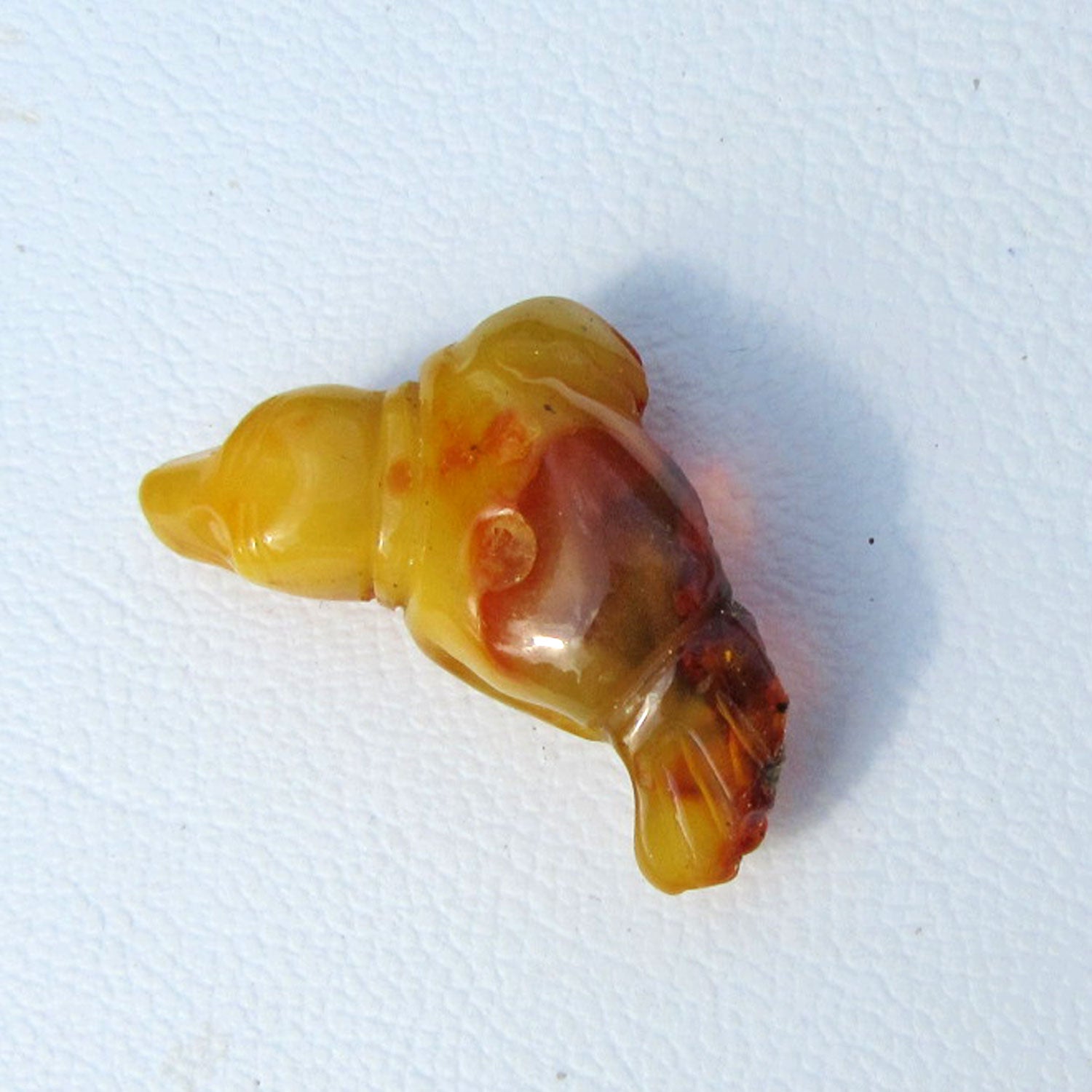 Einzelstück: Seehund aus handverlesenem Bernstein