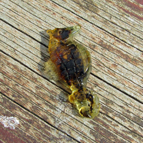 Seepferdchen aus Bernstein, gescheckt, Unikat von Rügen