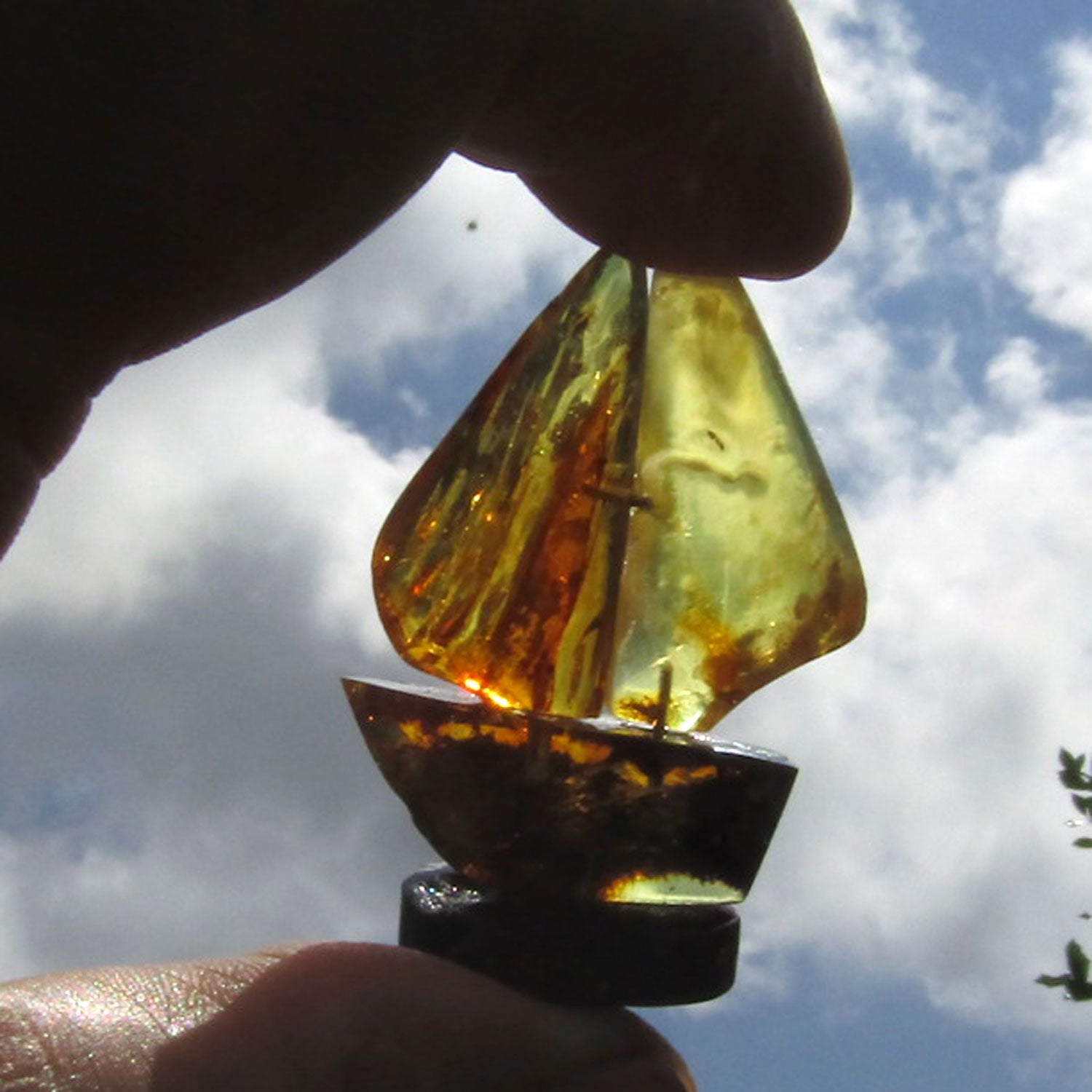 Einzigartiges Segelschiff aus Bernstein – maritimes Kunstwerk