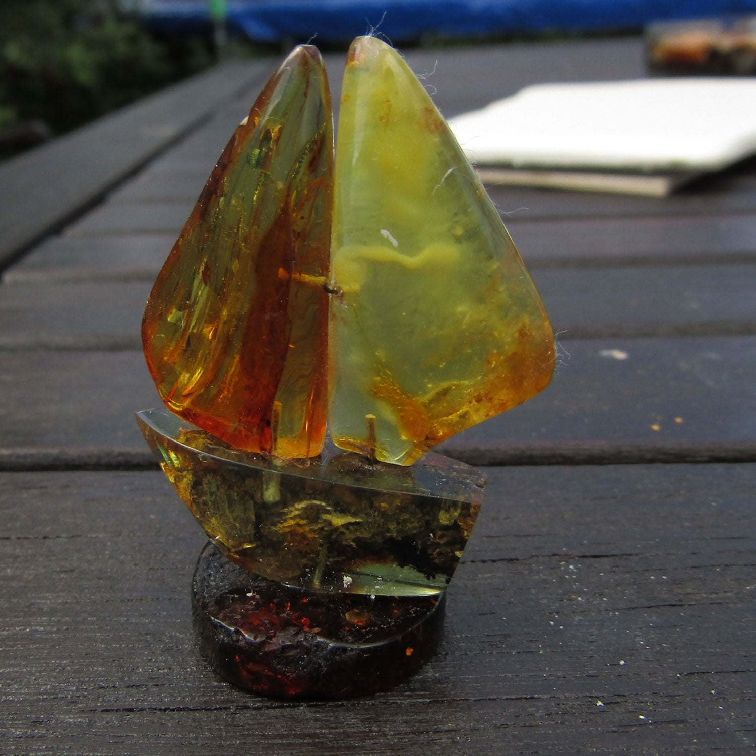 Einzigartiges Segelschiff aus Bernstein – maritimes Kunstwerk