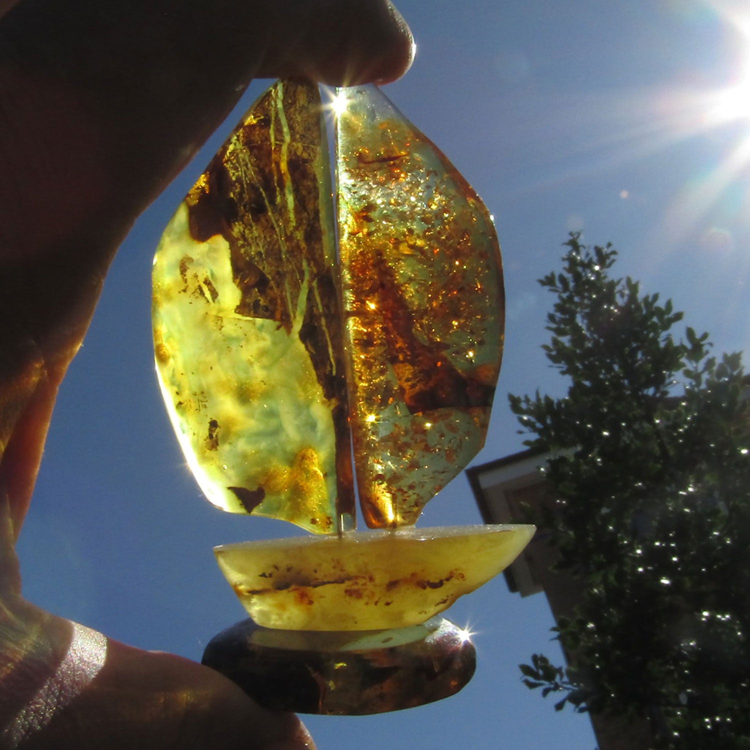 Großes Segelschiff aus Bernstein, Unikat von der Ostsee-Insel