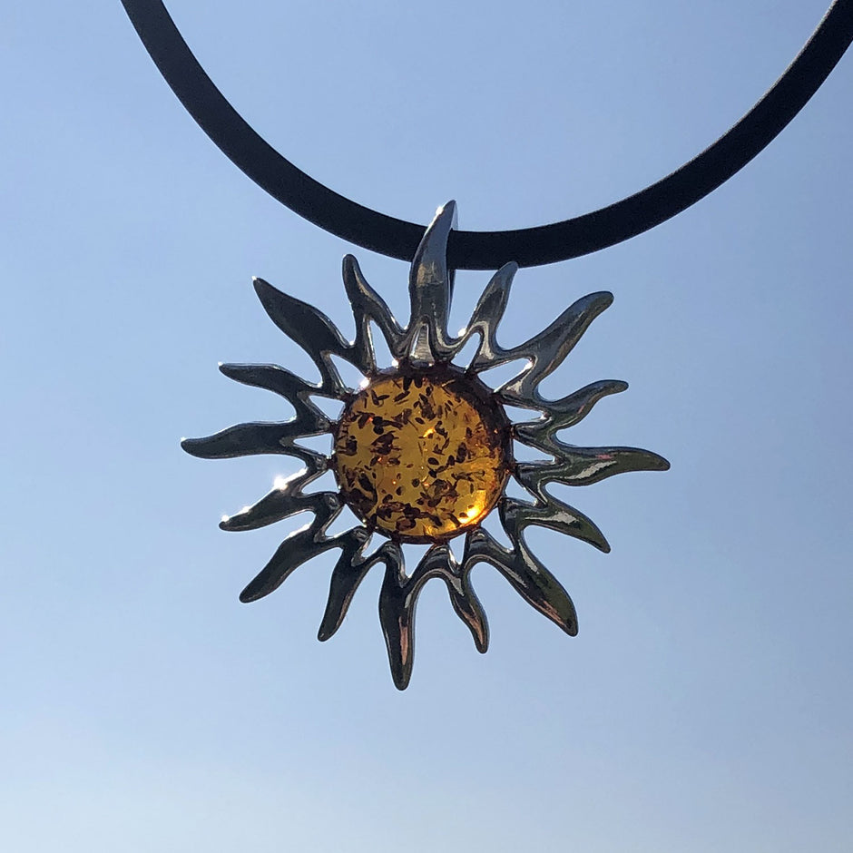 Silberanhänger Sonne mit kognacfarbenem Bernstein, Unikat