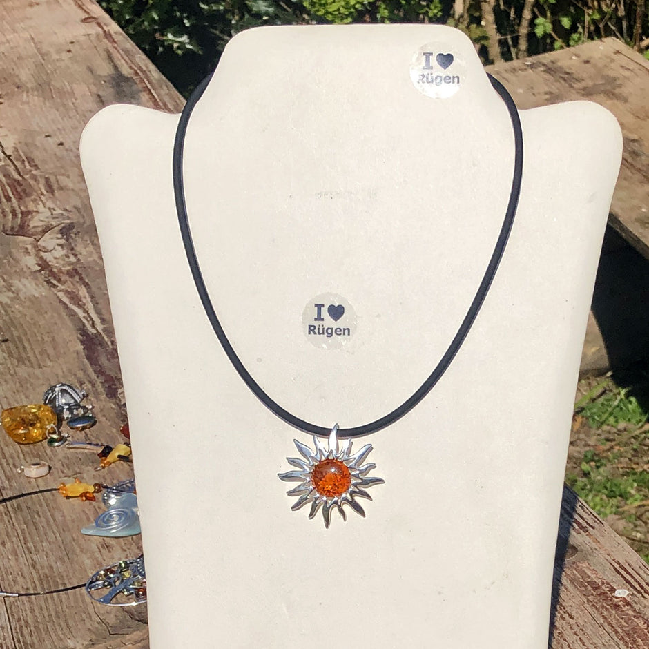 Silberanhänger Sonne mit kognacfarbenem Bernstein, Unikat