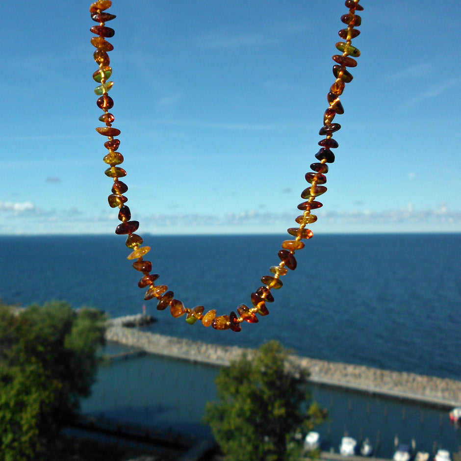 Kette aus einzigartigen Bernsteinnuggets in Braun und Cognac