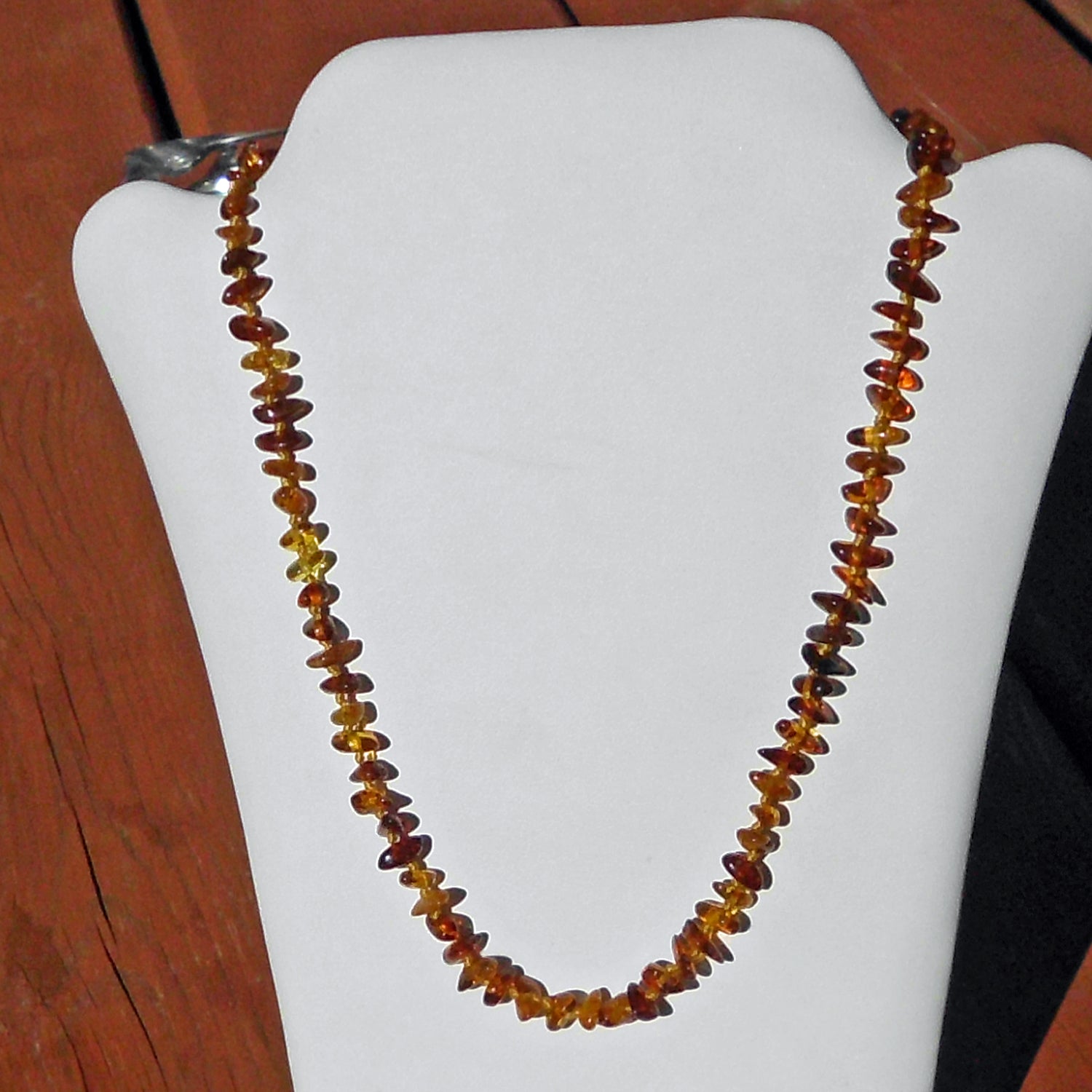Kette aus einzigartigen Bernsteinnuggets in Braun und Cognac