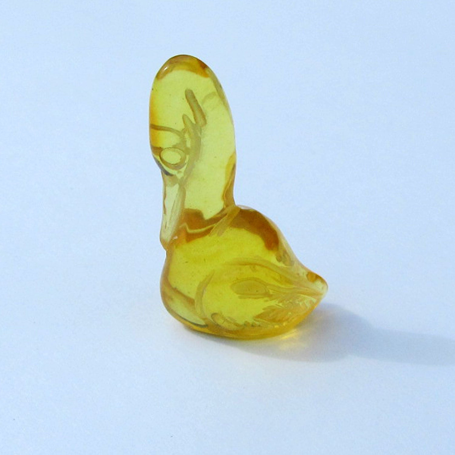 Kleiner Vogel aus transparentem Bernstein, Einzelstück