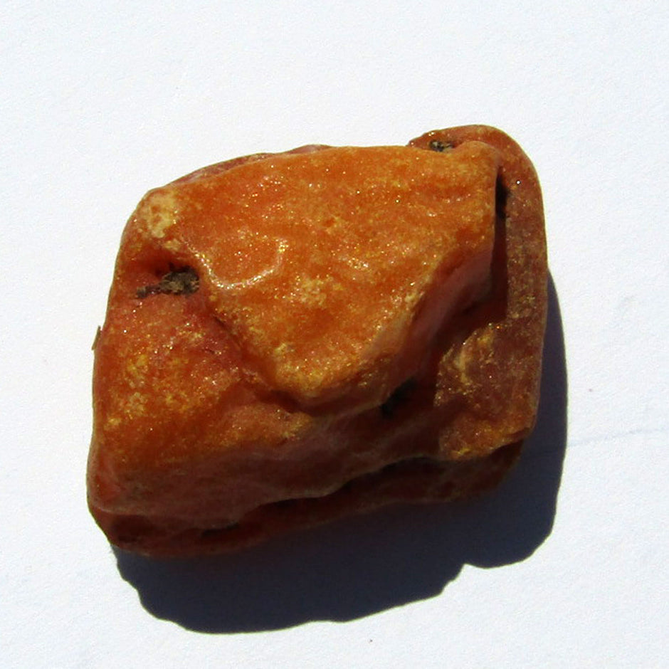 Ungepoliertes Bernsteinstück von der Ostsee-Insel