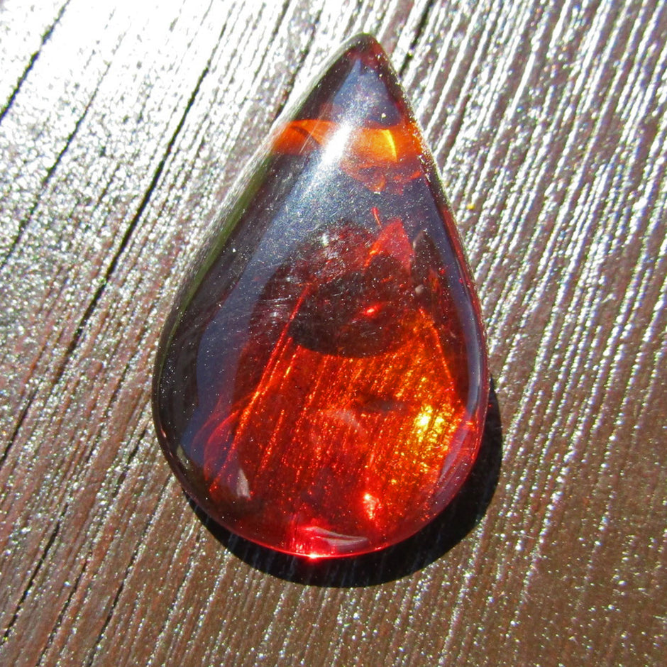 Einmaliges tropfenförmiges Bernsteinstück von Rügen