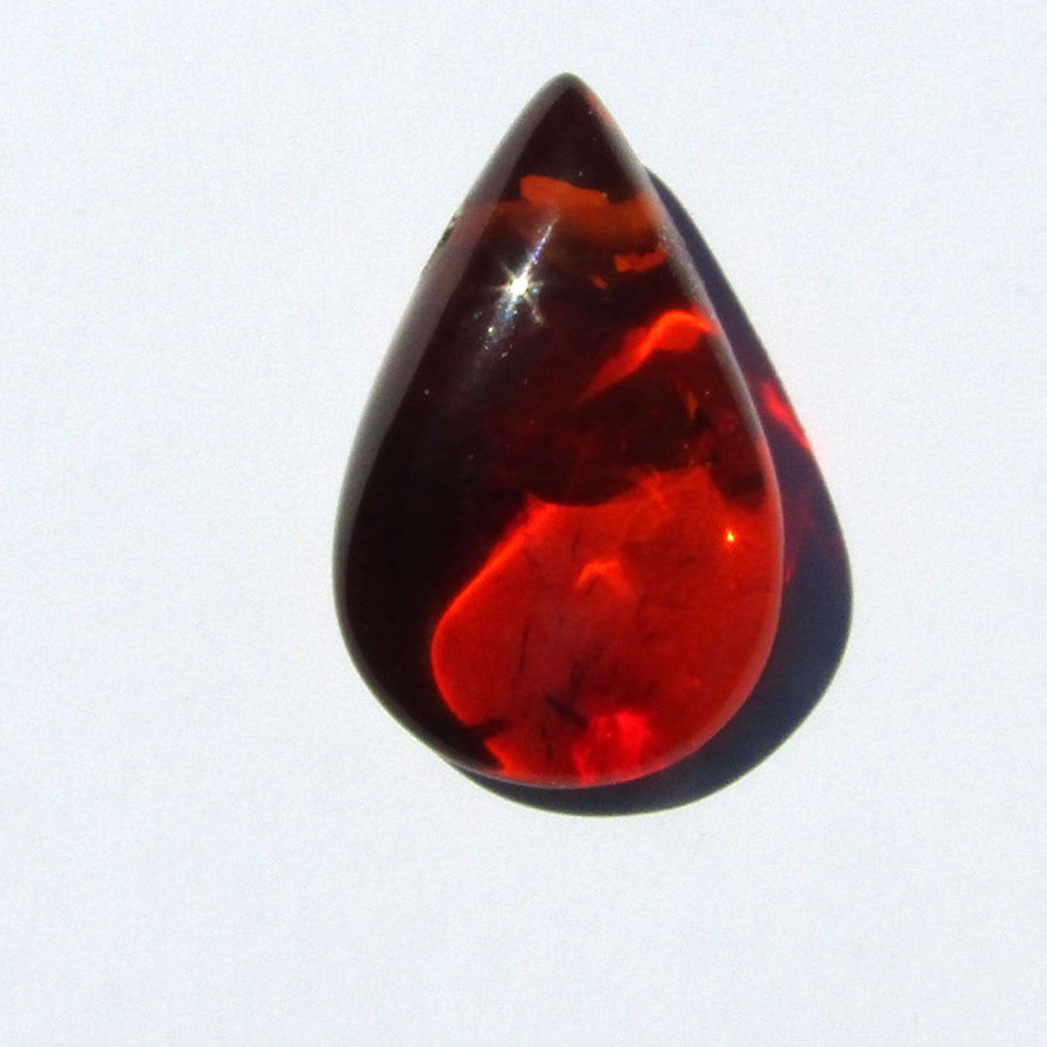 Einmaliges tropfenförmiges Bernsteinstück von Rügen