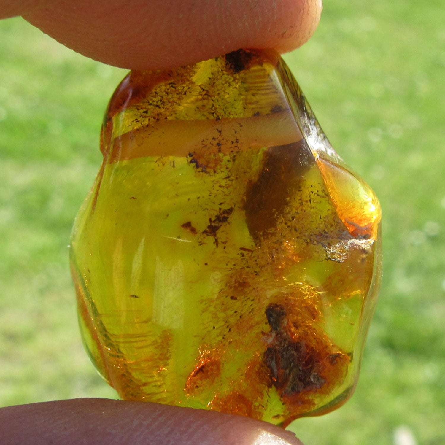 Poliertes Bernsteinstück von der Ostsee-Insel, Unikat