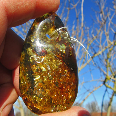 Einzelstück: Tropfenförmiger Bernsteinsolitär von Rügen